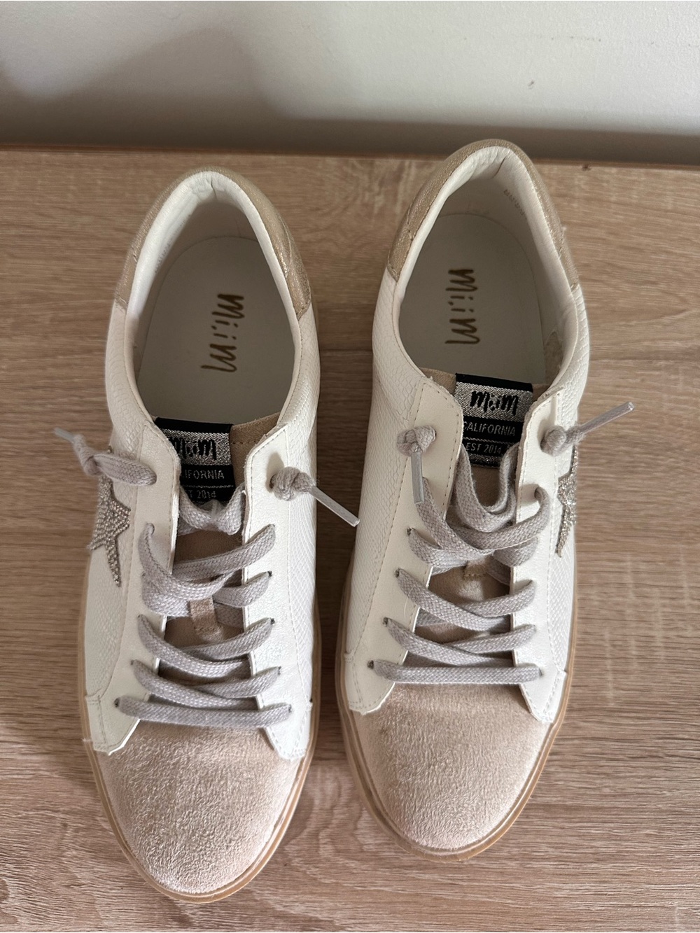 Mi.iM Cream and Beige Star Low-Top Sneakers